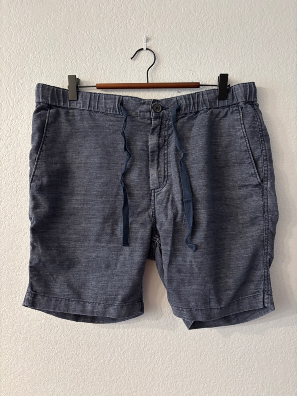 John Varvatos Men's Linen Blend Drawstring Shorts in Heather Grey